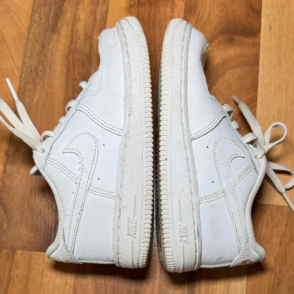 Nike Air Force 1 toddler little kids size 9.5 sneakers/ shoes white